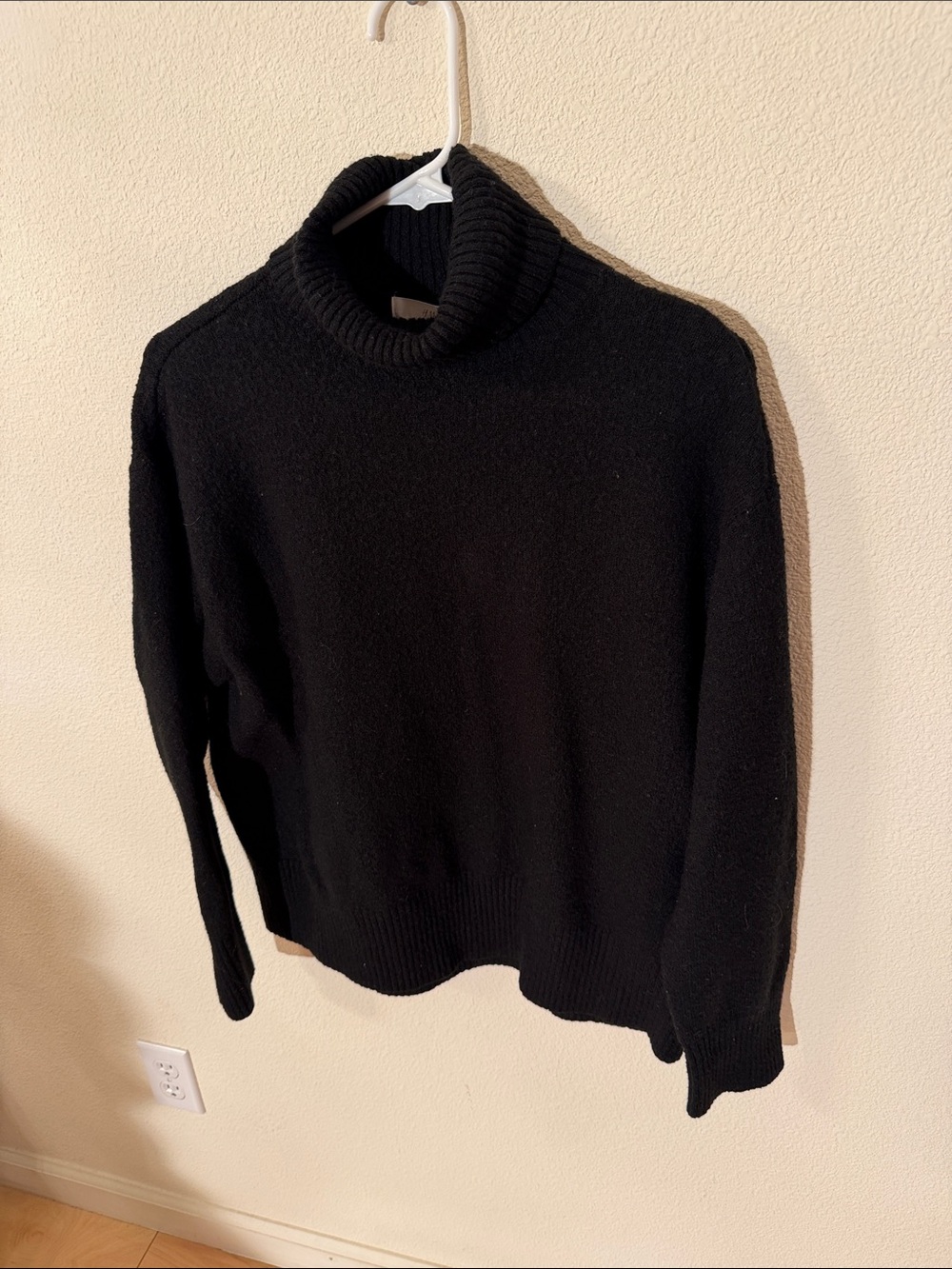 H&M Black Turtleneck Women's Sweater - Classic Cozy Knit